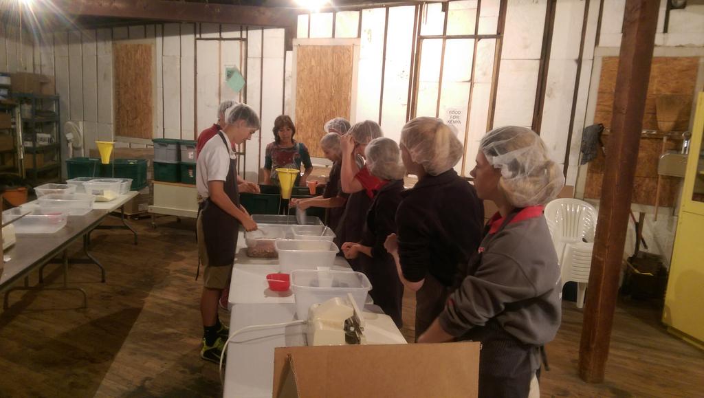danny_leger's tweet photo. @NorfolkCatholic #8thgraders @MercyMeals Today for their service project! http://t.co/Gy7Lc6IjSe