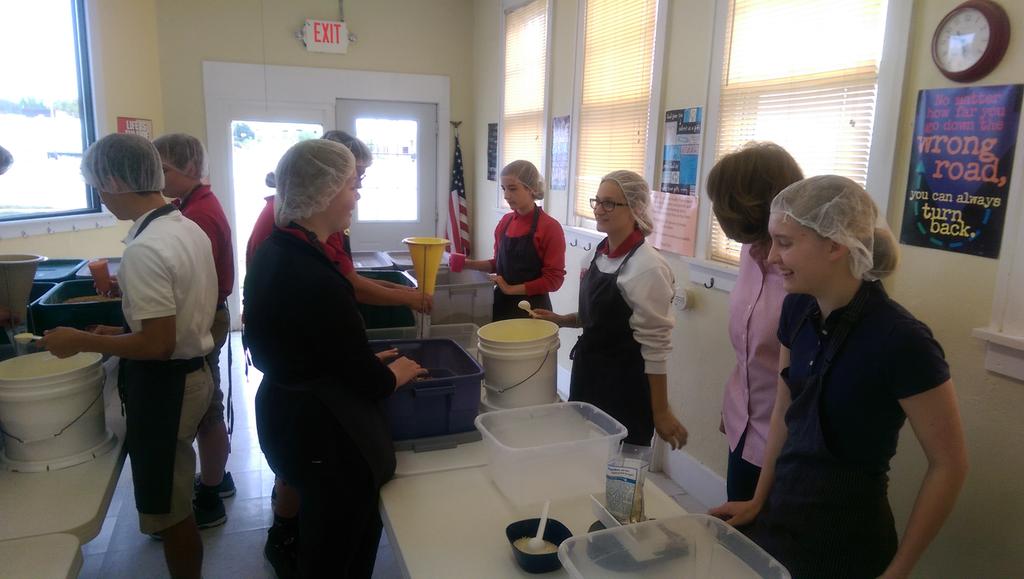 danny_leger's tweet photo. @NorfolkCatholic #8thgraders @MercyMeals Today for their service project! http://t.co/Gy7Lc6IjSe