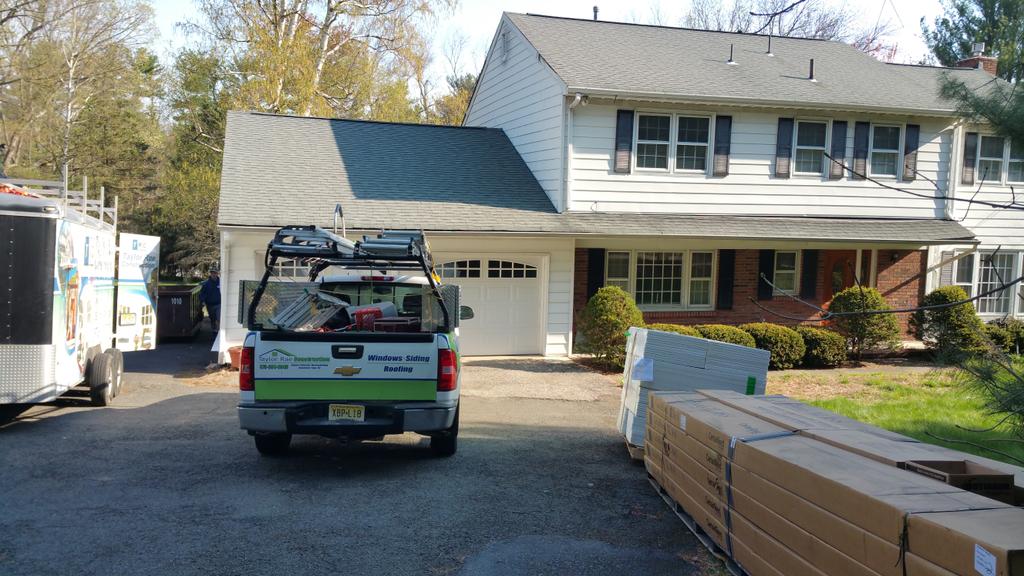 TaylorRaeConst's tweet photo. Beautiful day to work. #cedarboards #insulatedsiding #nj @CertainTeed @harveybp http://t.co/CSwScY1AIH