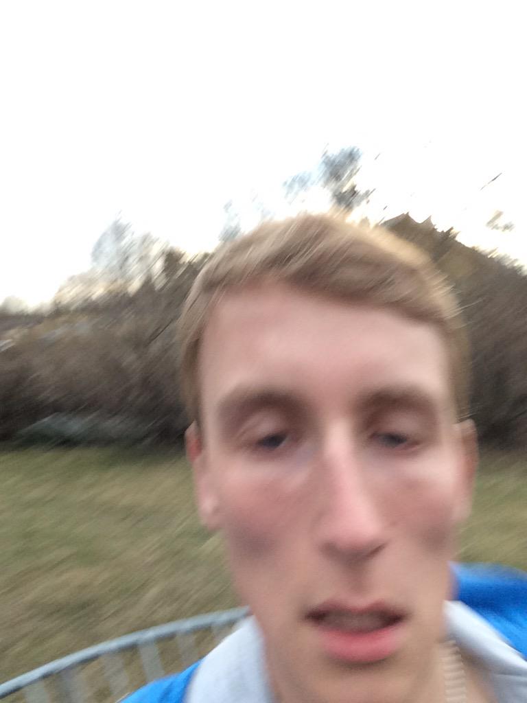 ohellgren's tweet photo. Tog selfies när jag hoppade studsmatta http://t.co/72tptrUiHb