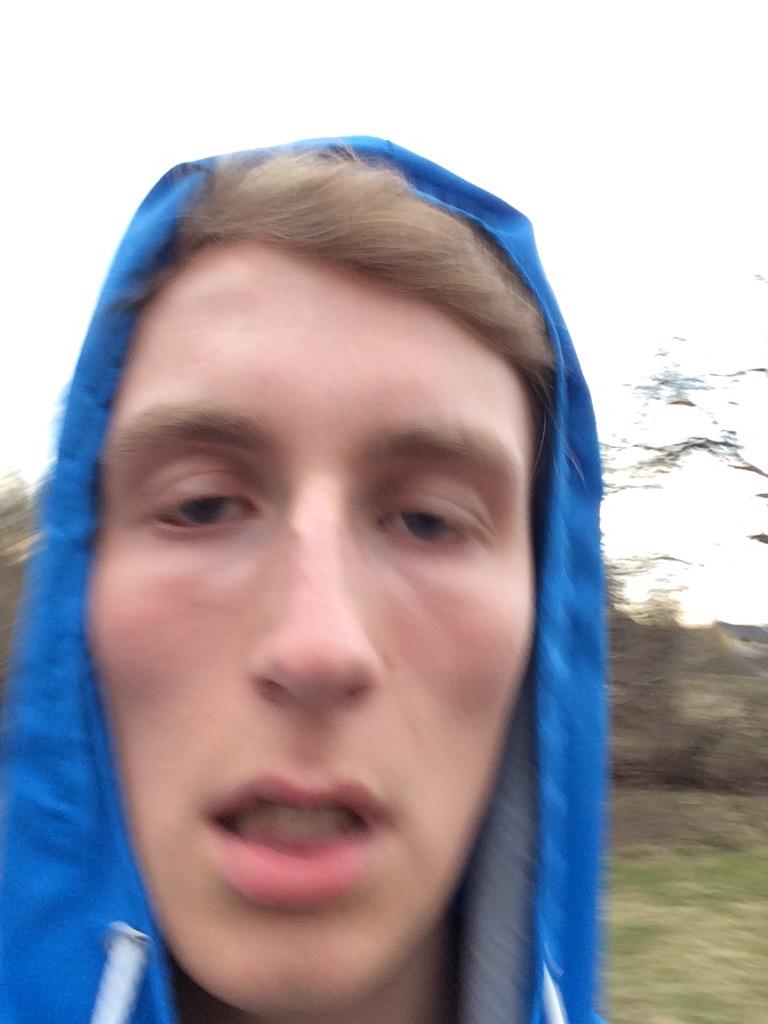 ohellgren's tweet photo. Tog selfies när jag hoppade studsmatta http://t.co/72tptrUiHb