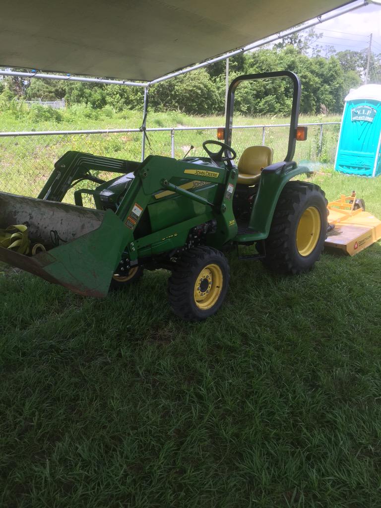 AndyMapple's tweet photo. Have lake...become tractor mechanic!! @mapplesports http://t.co/Kv9Dcmjxl4