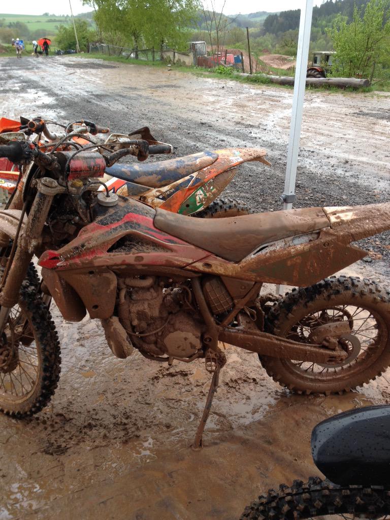 ASlagers's tweet image. Weekend crossen in Frankrijk Duitsland       Geeft wel een troep met zulk weer
