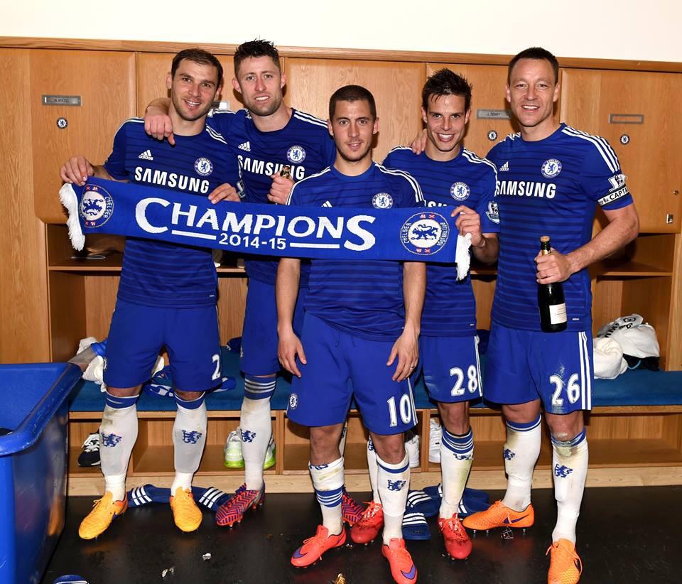 iorlevafelix's tweet photo. Chelsea players celebrating there league cup http://t.co/F7VwZZ5U6l