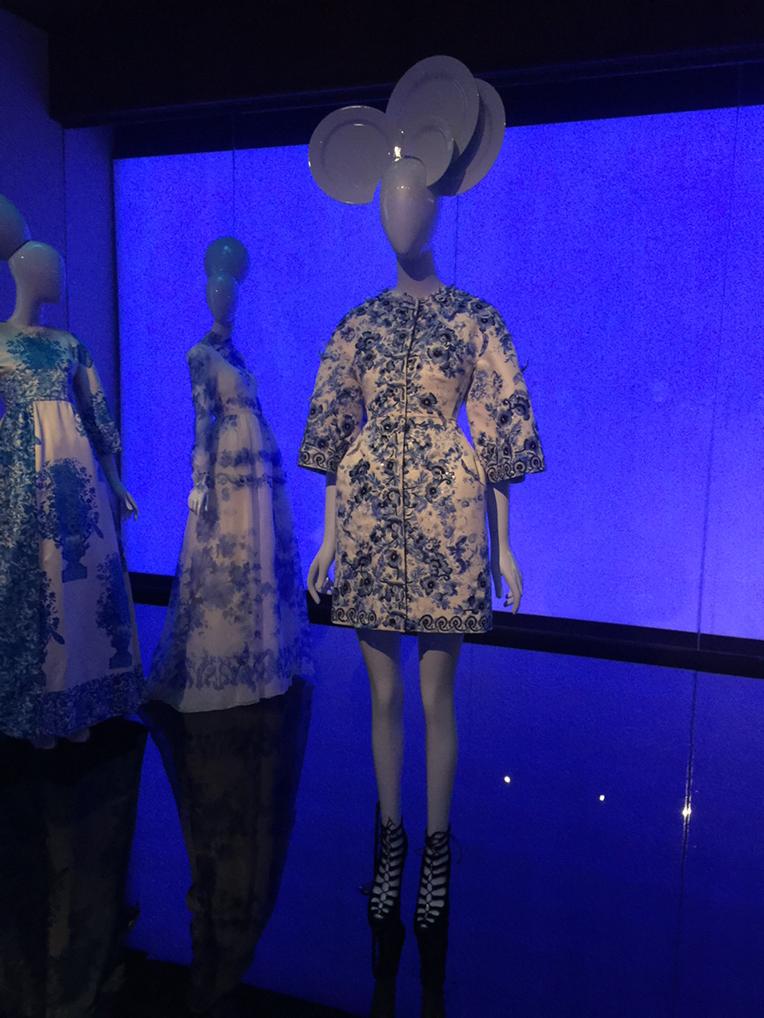 BernsteinJacob's tweet photo. Giambattista Valli #metgala2015 http://t.co/f5izWxs852