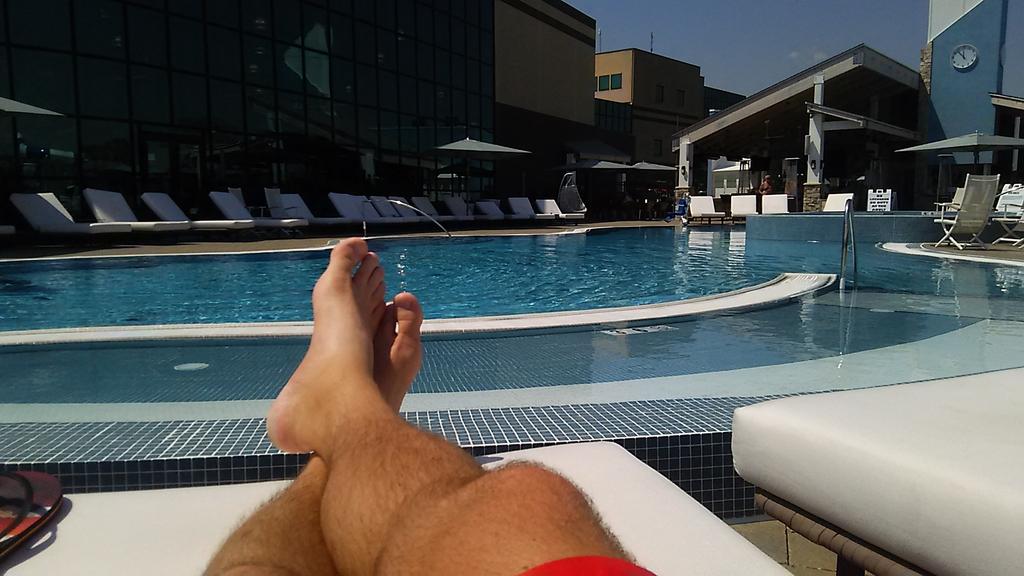 jgcOCANADA's tweet photo. 🤫Rumored: After a tense week trying to justify #trumptookhomenuclearsecrets to #PA01, @RepBrianFitz winds down poolside at the NAC, enjoying 1/2 price #HappyHour with an order of the raw asparagus/salsa #NJOz #Crudites Special & tequila chaser🍹
#NAClife
https://t.co/0dFHwqlUqW