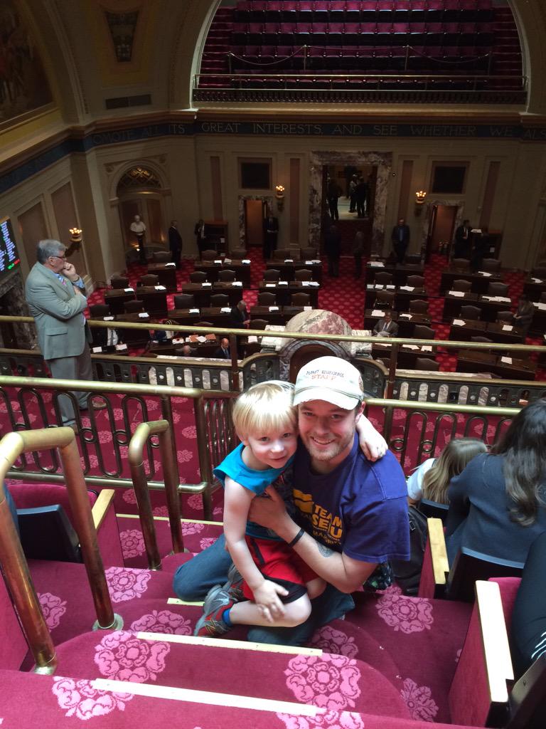 SEIULocal284's tweet photo. #futurelegislators at the Capitol today #more4mnkids #MNSurplus4MNStudents http://t.co/Vy634LihdC