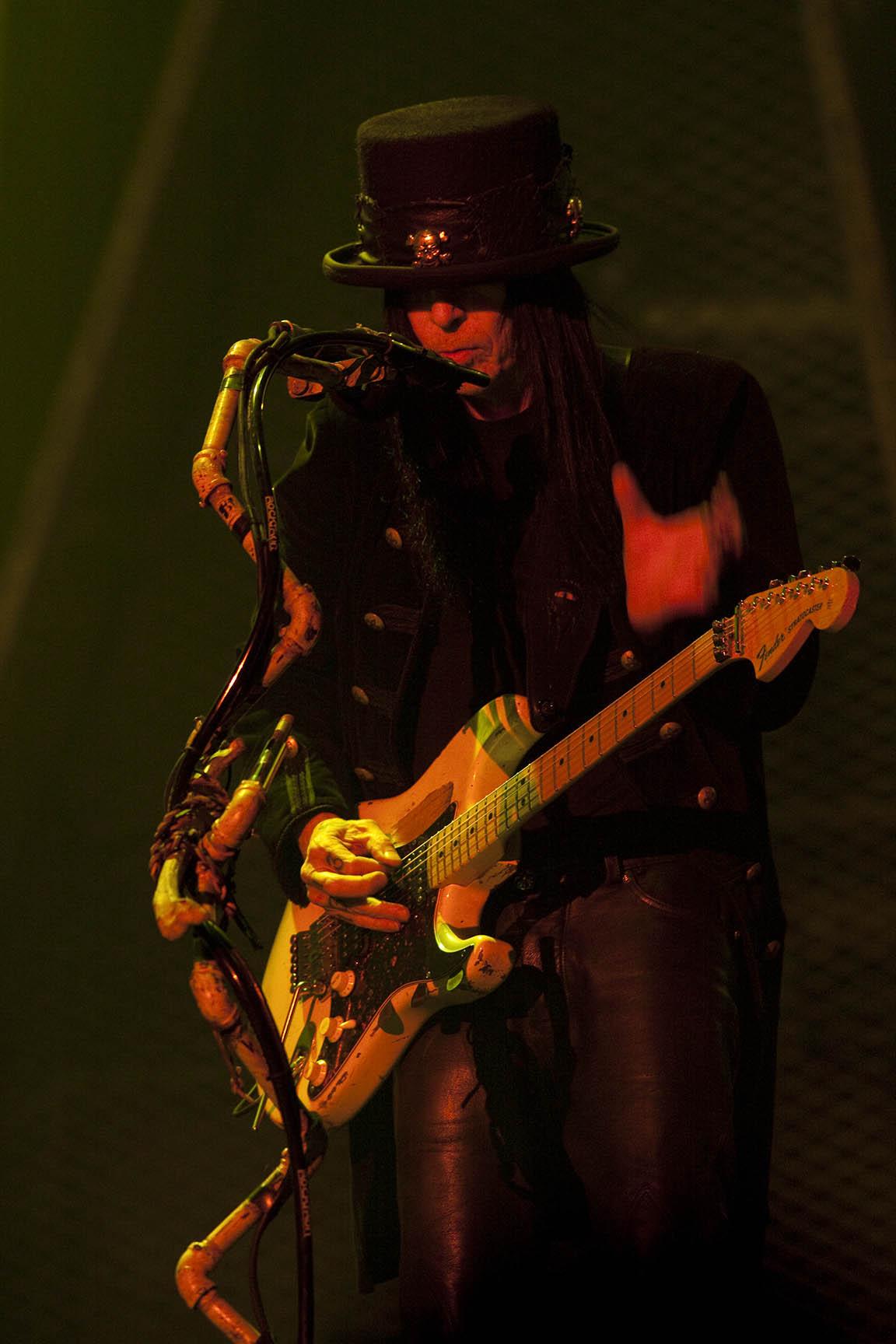 A very happy birthday to Mick Mars! Here he is rocking The Garden in March of 2009! 