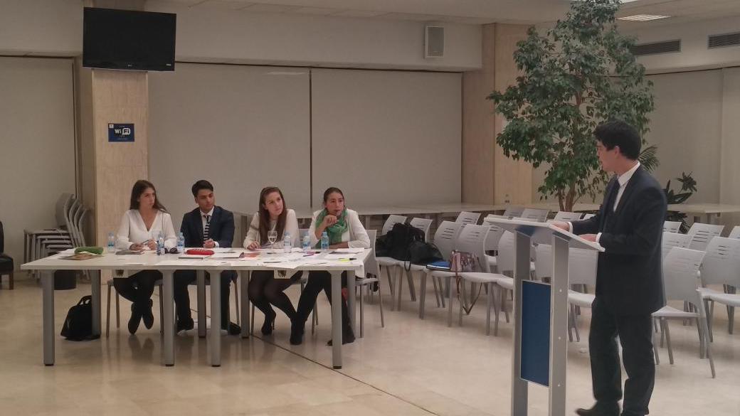 Día de debates.El futuro de Google:algo más que un buscador?Miembros de Generación Empresarial y alumnos de la #UFV.
