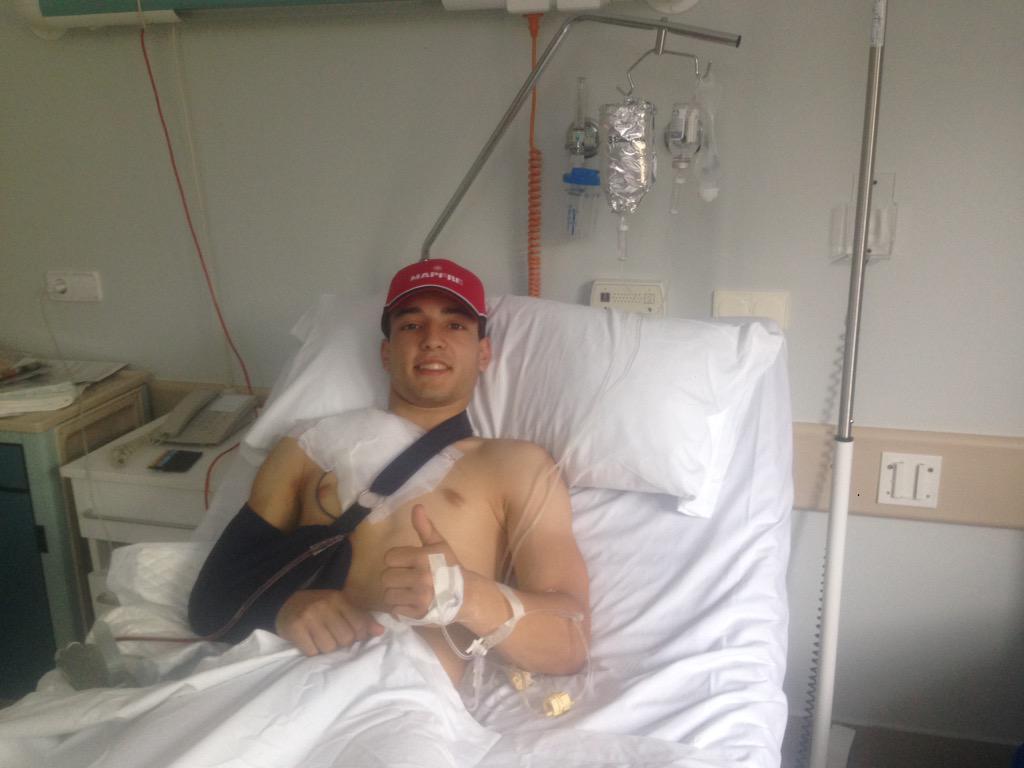 JuanfranGuevara's tweet photo. Todo ha salido perfectamente! Gracias a los Dr. J. L. Ripoll y M. De Prado por todo y a la clínica Quirón de Murcia🔩💉 http://t.co/kTt46oIQg2