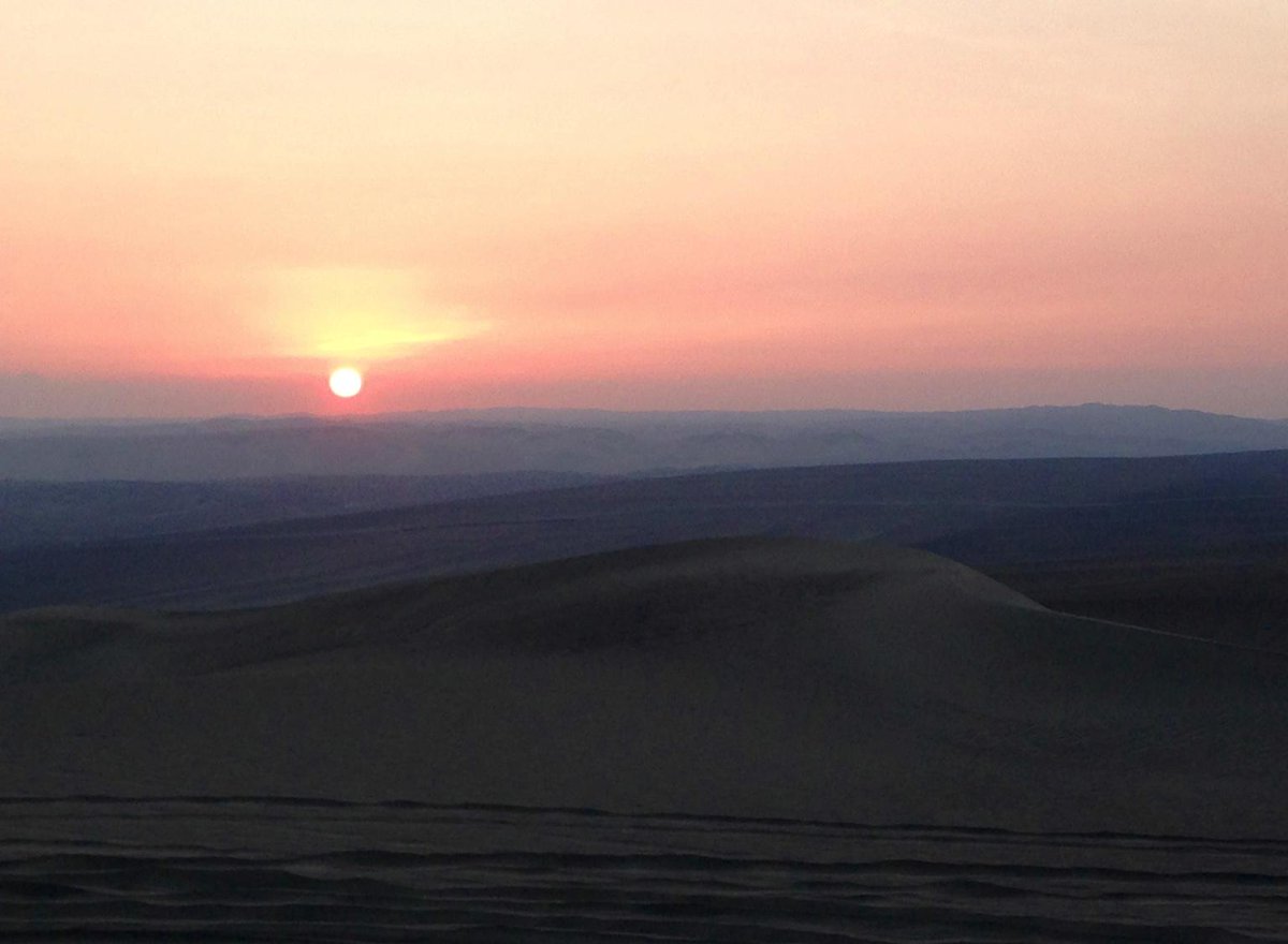 Vkleman8's tweet photo. My weekend in the Peruvian desert was incredible. #sunsetoverthedunes #Peru #Huacachina http://t.co/xpJdCIYrQi