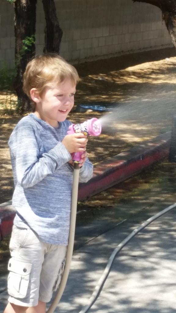 CACforAutism's tweet photo. Had a great car wash!  Thank you Arizona! http://t.co/q3Hu930XBv