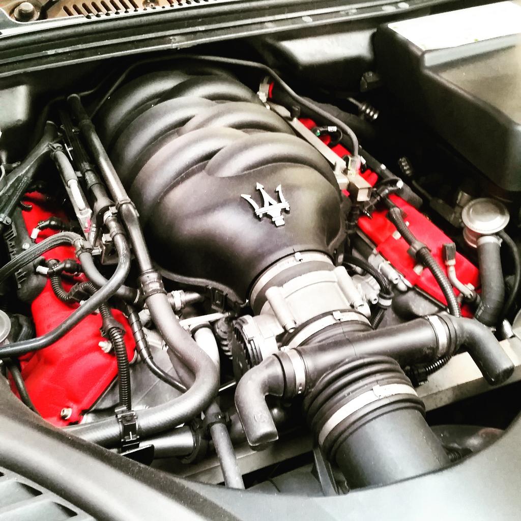 ZakShaffi's tweet photo. #MASERATI 🔥🔱🔥 http://t.co/SVkQkvSppB