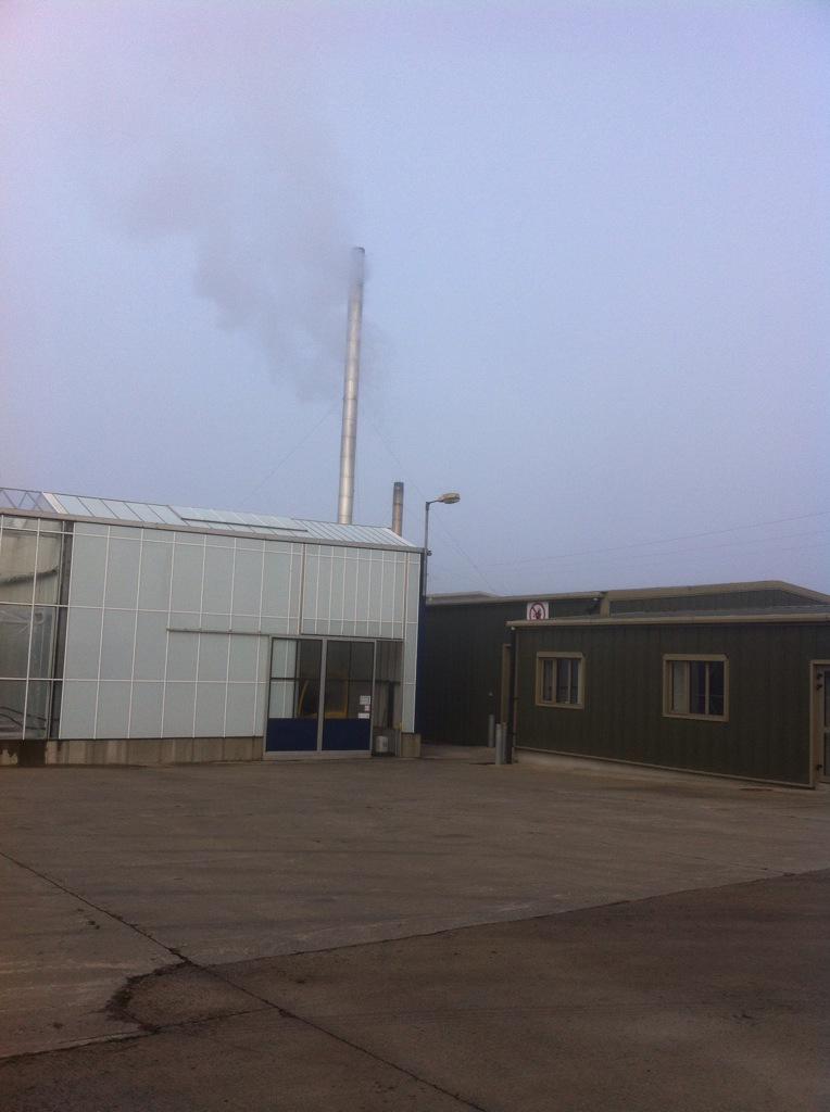 zemiks's tweet image. @HortiMaX Tomato grower in Ireland #coal #wood #Multima