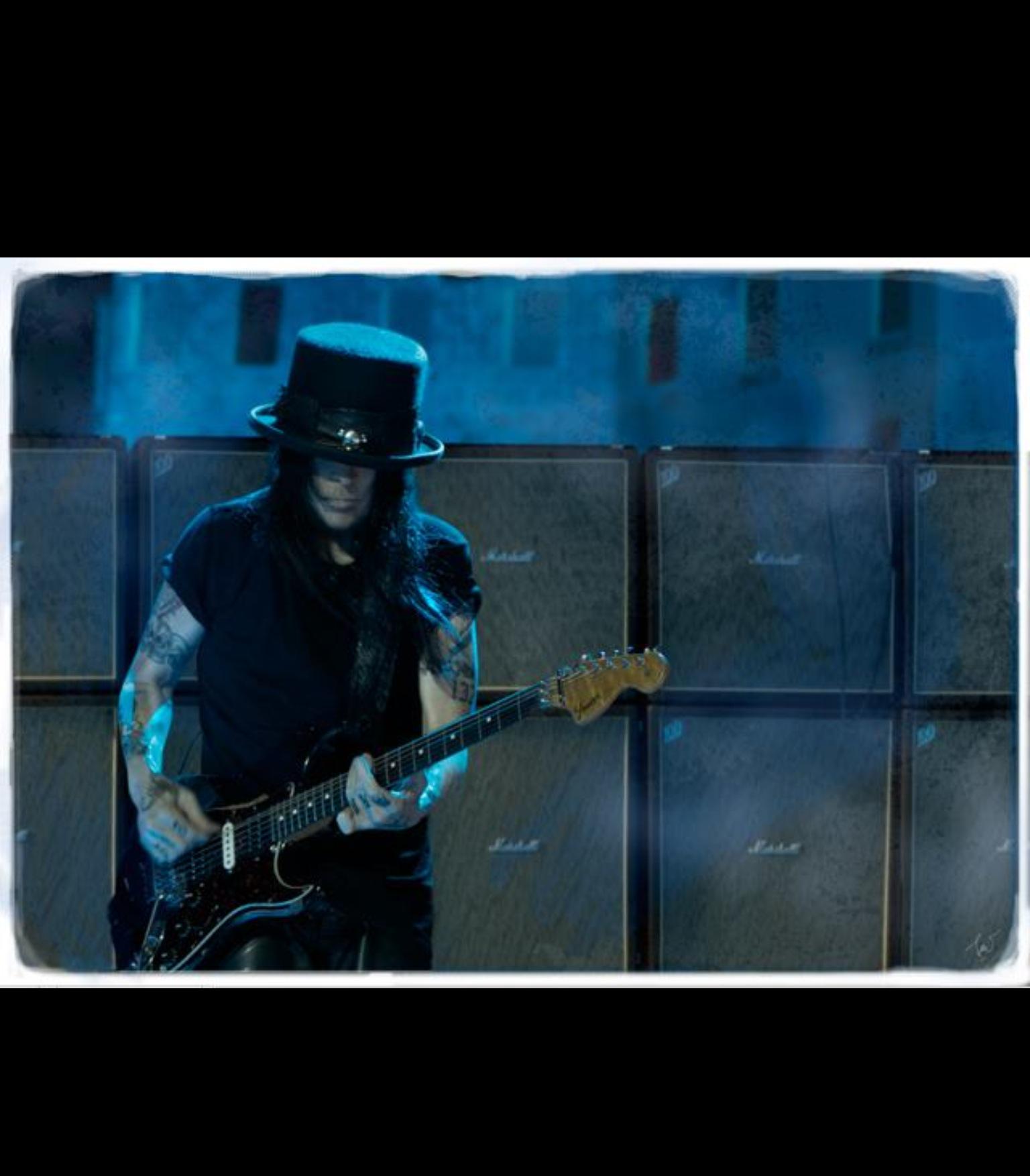 Happy birthday to Mick Mars from Mötley Crüe! 