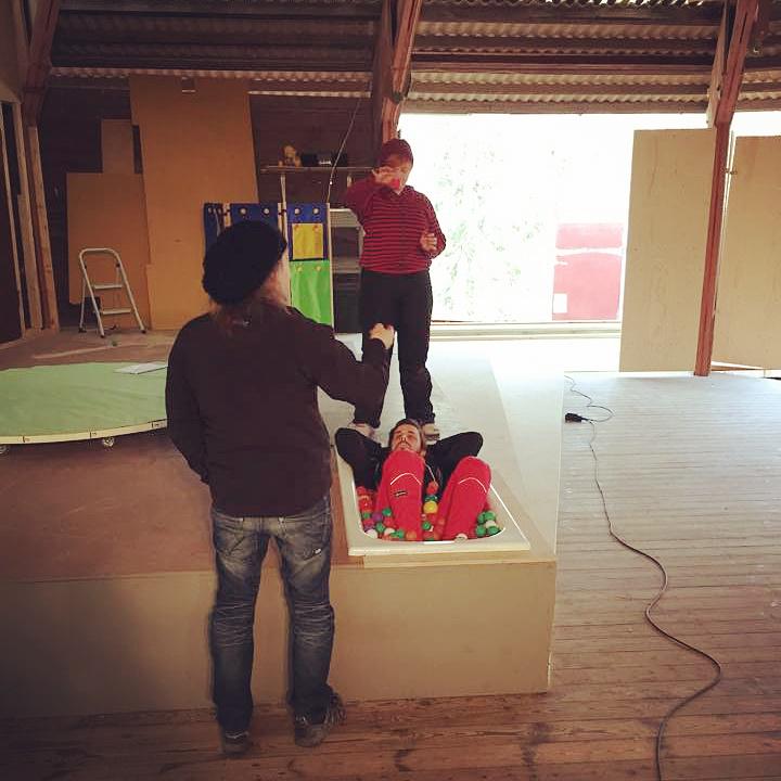 teaterboulage's tweet photo. Repetitionerna av Loranga, Masarin &amp; Dartanjang har kört igång ute på Lillholmen. Premiär blir det 24.6! #loranga http://t.co/yDTiMWBSR0