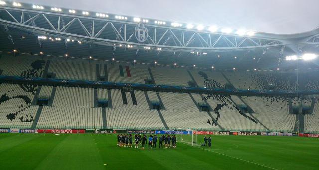 Cmblancoo's tweet photo. Entrenamiento del Real Madrid en el Juventus Stadium http://t.co/Eq5btjhJUa