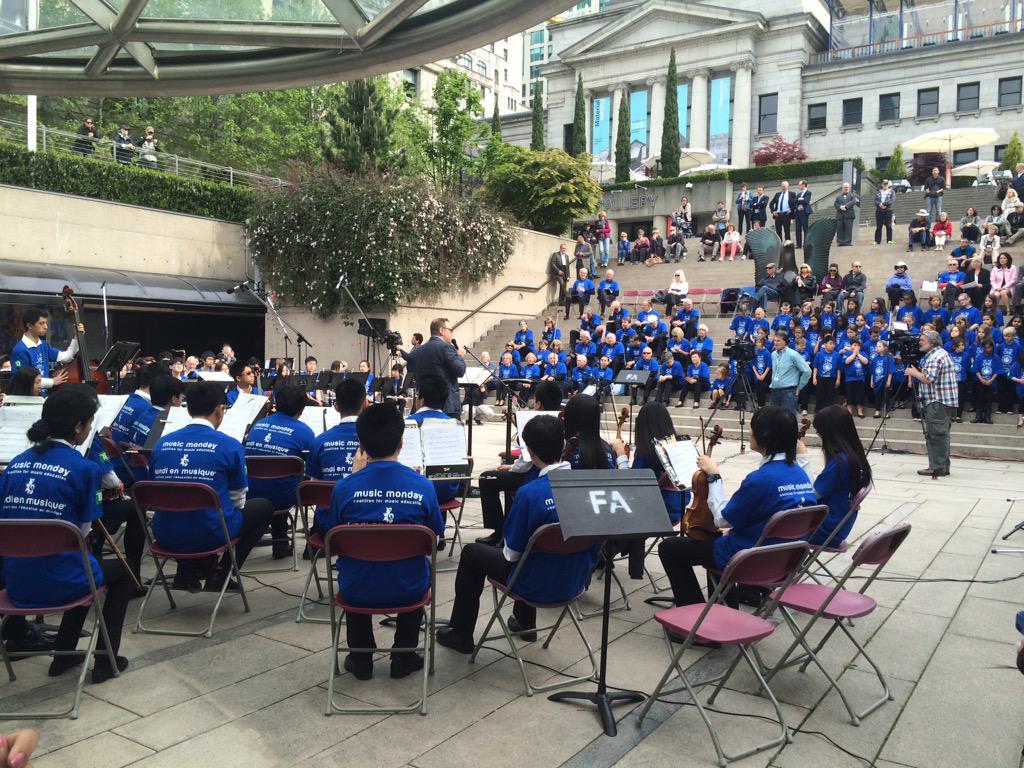 Behind the scenes at Music Monday #MMWeAreOne #mmvan15