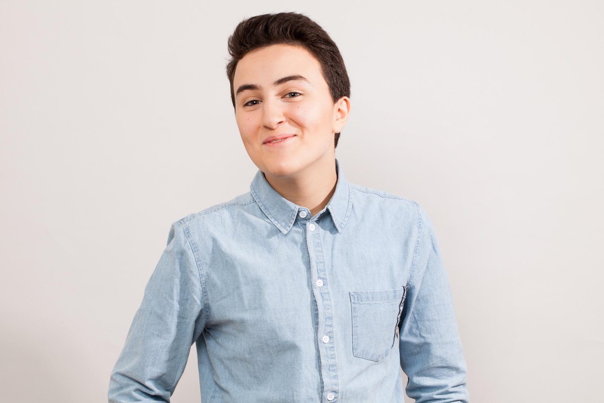 HugoPOSAY's tweet image. Nouvelle photo de profil! 
On voit enfin ma tête :D