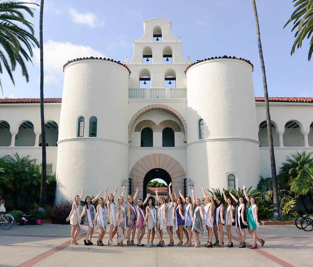 KappaDeltaSDSU's tweet photo. Yesterday our seniors transitioned into ΚΔ alumnae. We're so proud &amp; can't wait to see what's in store for them!! 🎓💚 http://t.co/JMoaFjhl2u