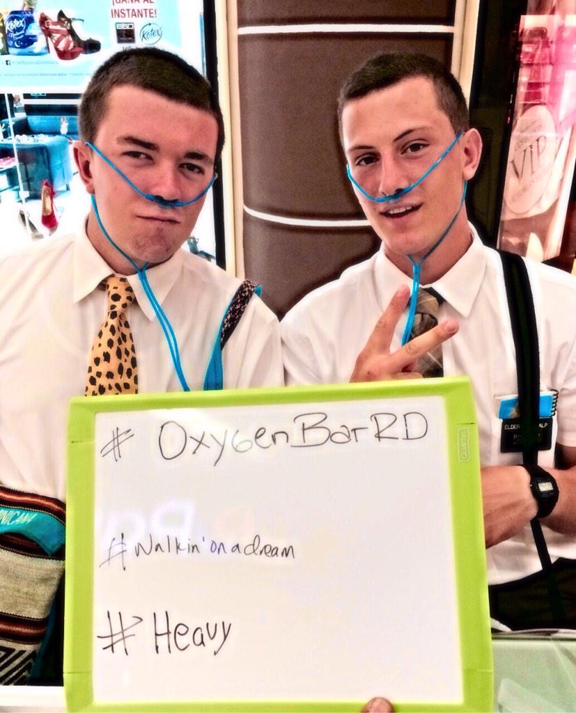 oxygenbarRD's tweet image. #oxygenbarRD oxygenandose con los aromas#piñacoladacombinaciónde aromas de piña y coco#allure es un aroma de jazmín