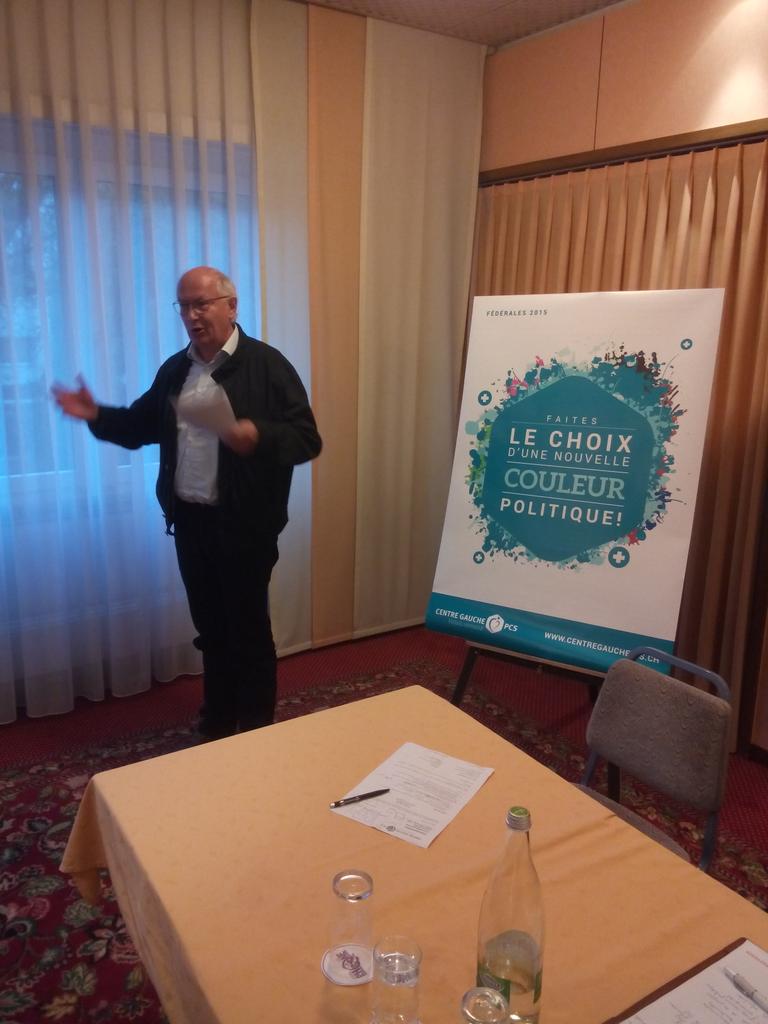 CentreGaucheVS's tweet photo. @ThBurgener, invité par @CentreGaucheVS, évoque une Suisse ouverte. Il sera avec Robert Métrailler aux États. #EF2015 http://t.co/LO1Y64ZUtr
