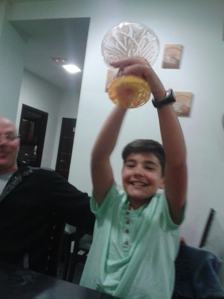 adri_sh's tweet photo. @ManuTaibo muchas felicidades chechu!!! Cuidado con las orejas mañana http://t.co/hdGb3bfu88