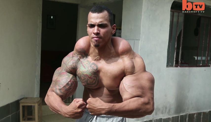 BleacherReport's tweet photo. VIDEO: Bodybuilder’s “shortcuts” go very, very wrong http://t.co/7n70uNY53C http://t.co/UVDrijlmOF