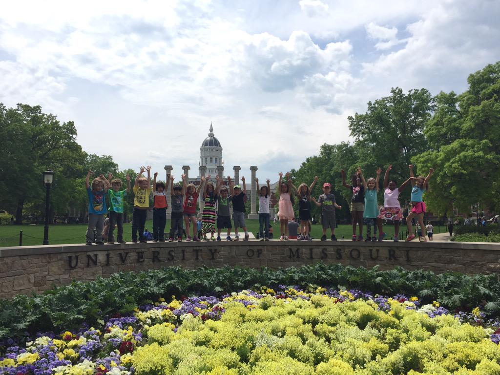 14_HES_LEARNERS's tweet photo. Fun PBS party on the Quad #futuretigers #welovemizzou #missmixonslastweek #walkingfieldtrip http://t.co/EpyTr7JlmH