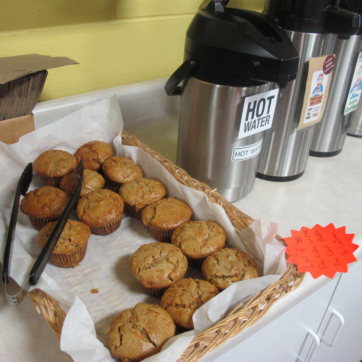 hlthyfoodsnmore's tweet photo. It's now or never, get in here before 4pm to claim your #free fresh muffin & coffee! #CeliacAwarenessMonth #kwhealth http://t.co/69NQRjf9D0