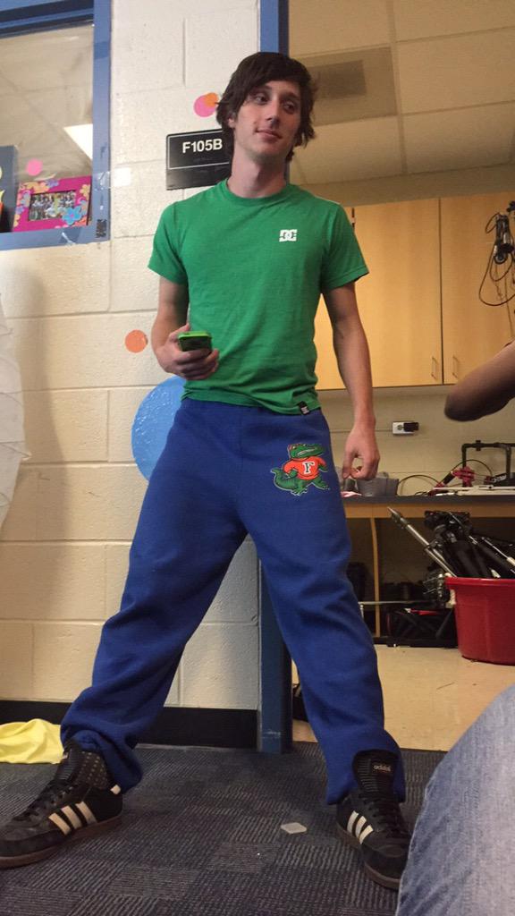 lilbuzz4's tweet photo. I hope this is not your anchoring outfit @zmac1217 http://t.co/zL42GkxQnd