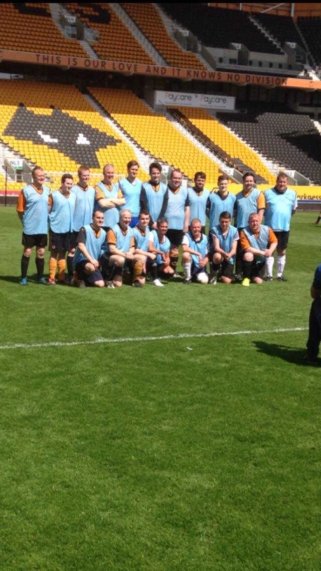 VicCastelluccio's tweet photo. Highlights of my weekend #PRDinner #RoyalBabyGirl seeing my nieces and @OfficialWolves play on the pitch @high5itapp http://t.co/19AP3Z98fO