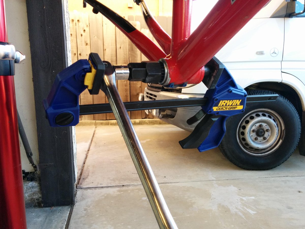 stf_ill's tweet photo. Making sure the @ShimanoROAD #octalink doesn't pop off when torquing...or is there a better way? http://t.co/d6XIWkqQ9f