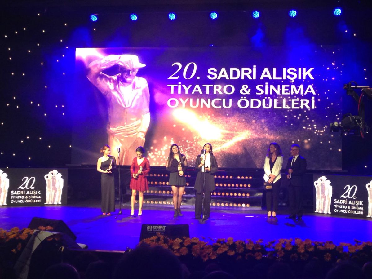 Sadri Alışık Ödülleri-Ekrem Bora Umut Veren Oyuncu Ödülü : Ayris Alptekin, Albina Özden, Begüm Akkaya, Nazlı Bulum