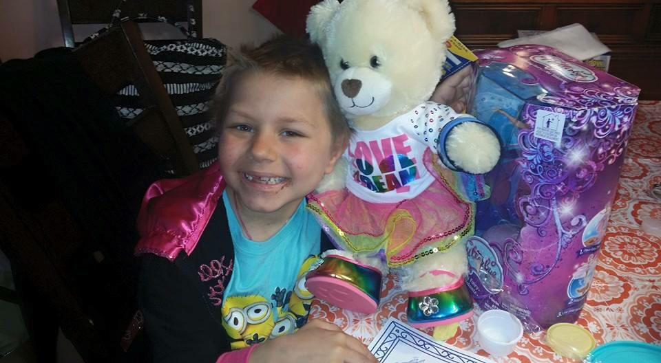 TeamParker4Life's tweet photo. "Thank you #TPFL for spoiling my kids! It made a stressful day so much better" 💛 Isabella's Mommy! #hero4life #gogold http://t.co/Ou7hTFXkfO