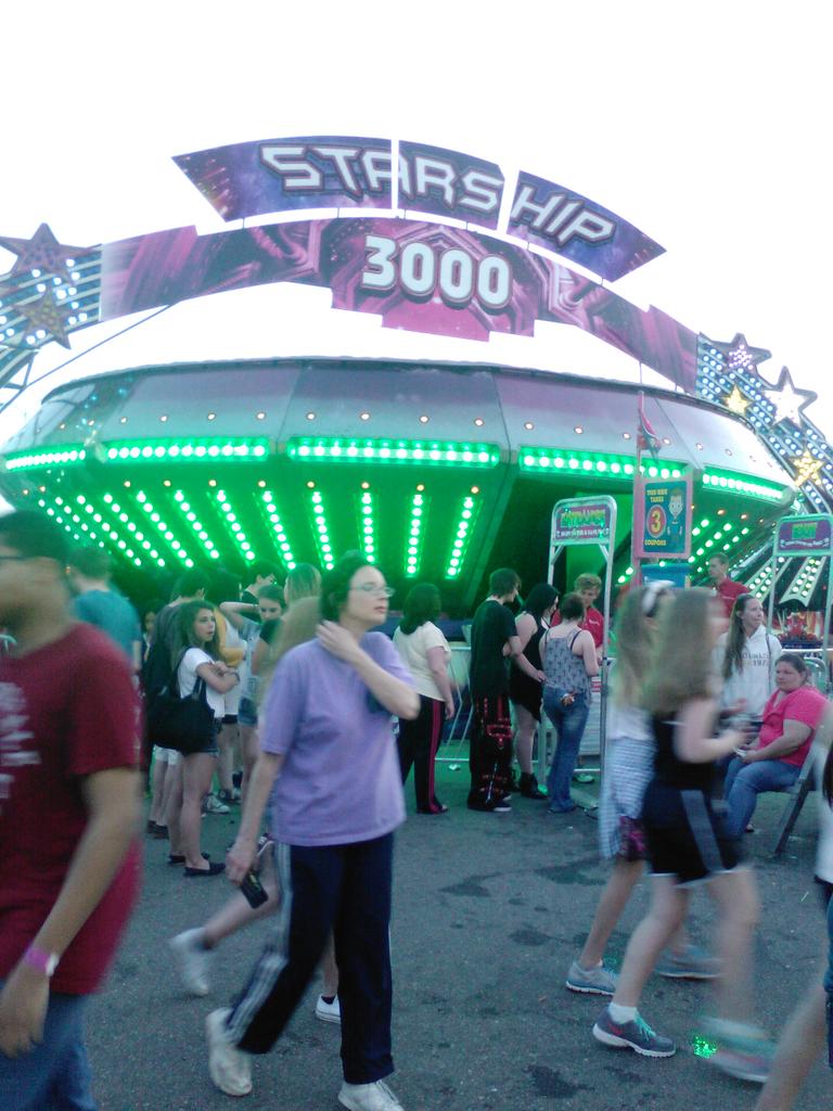 MorandiAustin's tweet image. I also love the starship so much fun at the Rochester hills carnival