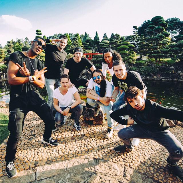 steveaoki's tweet image. Squad game strong 💪🏽 @TomorrowBra