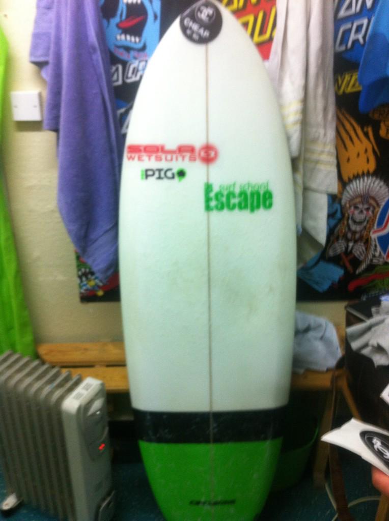 EscapeSurfSkool's tweet image. New board we testing at the escape surf school #circleone #testboard #propigcircleone