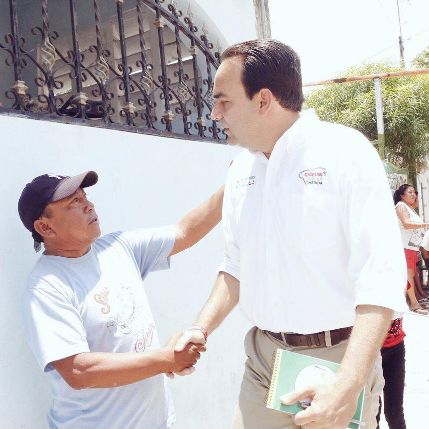 NerioTorresA's tweet photo. Empezamos bien la semana escuchando a los vecinos de la Mercedes Barrera con #SensibilidadYOrden http://t.co/kyAOo1cyE7