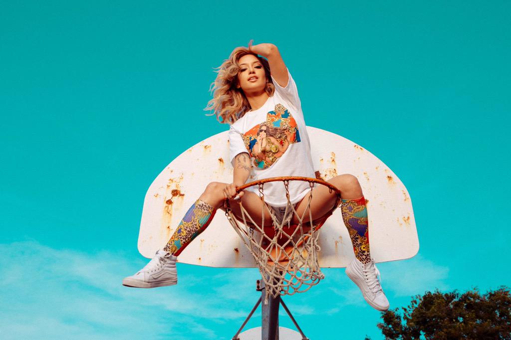 sneakersteal's tweet image. @msashleyvee x @conneticlife Tee and socks dropped today bit.ly/sneakersteal-a… grab yours now.