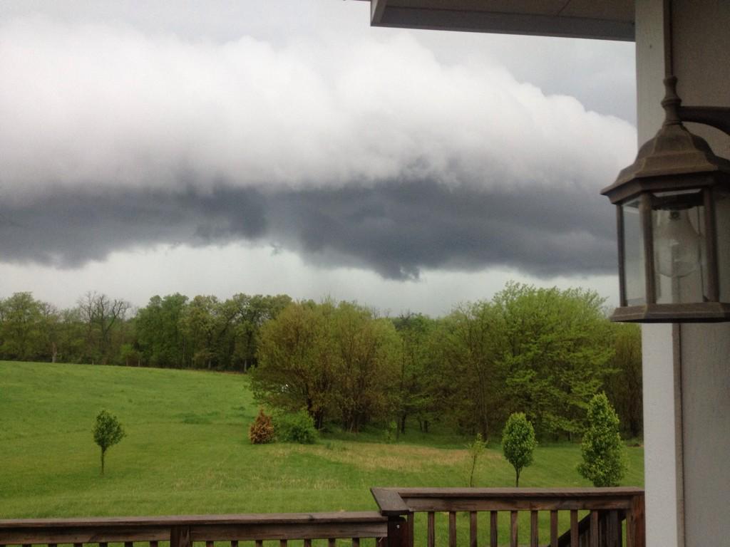 KevinJLund's tweet photo. @glezak This just rolled through Atchison KS http://t.co/yE5yJligIM