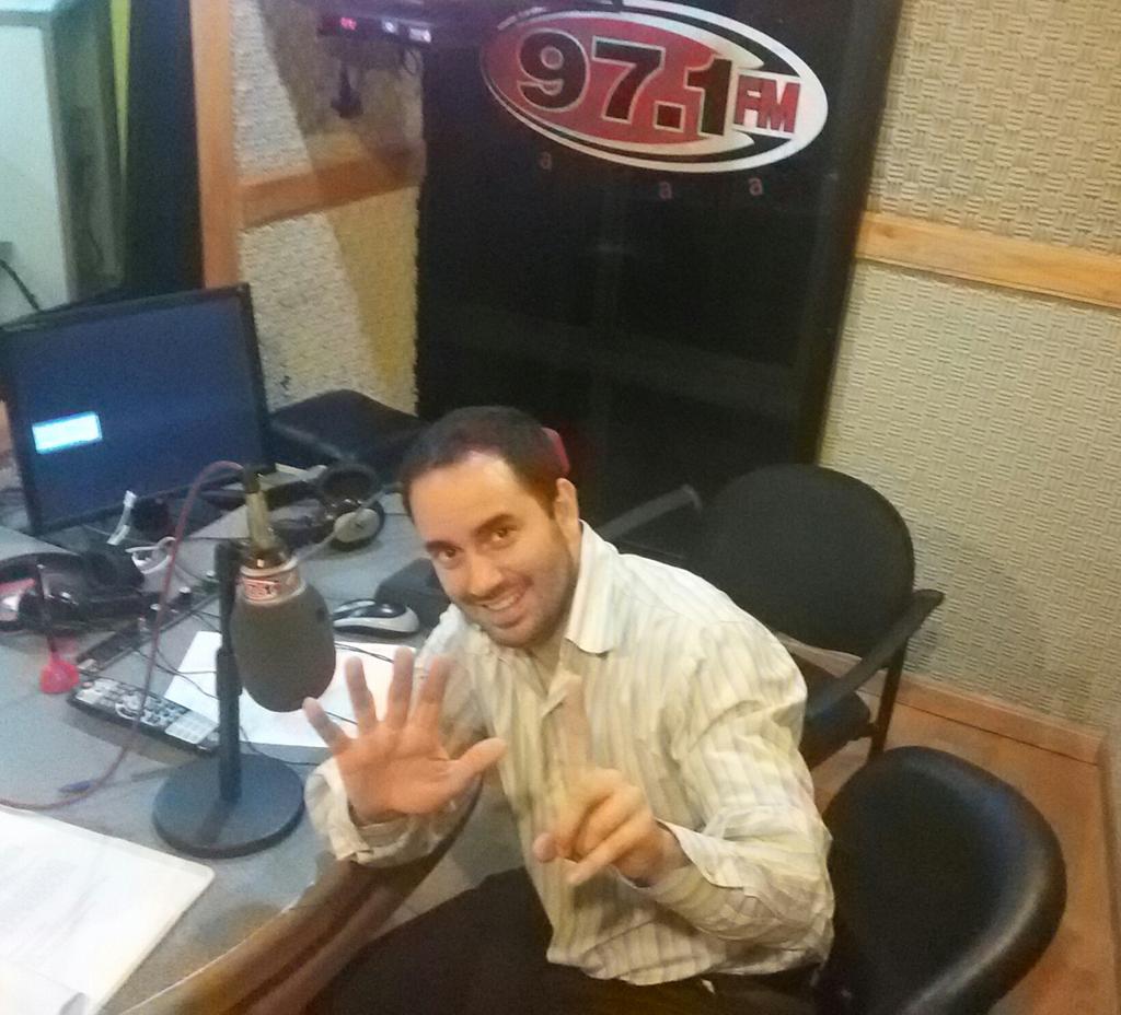 jorgeheisecke's tweet photo. Celebrando 6 años al frente de #97GradosRadio un clásico de @RadioLatina971! Gracias por más de 1500 noches!! http://t.co/JaINFWYJXl