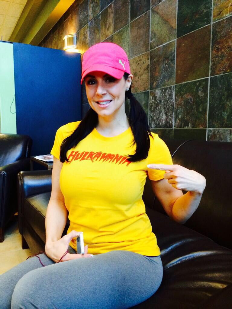 KendraLust's tweet photo. It's #MondayNightRaw #RAW #kendramania @HulkHogan but #ImAPaulHeyManGirl @HeymanHustle #Lustarmy http://t.co/xs3V3bRcX1