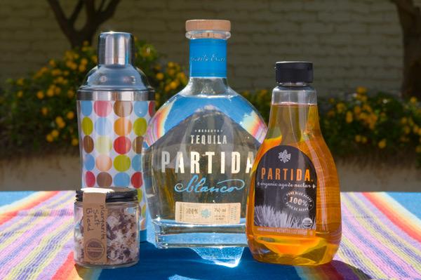 SaltTraders's tweet photo. #FoodieChats! Enter @stirandstrain's #CincoDeMayo giveaway to win #SaltTraders + Tequila! http://t.co/pgYoD7H8e0 http://t.co/MtAdDAne9x