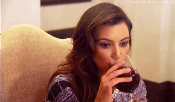 iadorewomen_'s tweet image. On the first date when they say "it's so nice to finally meet someone who's not crazy"