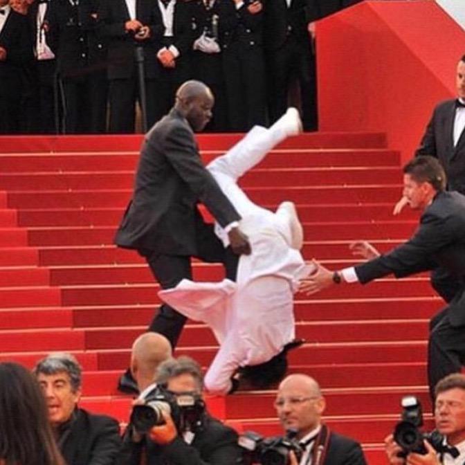 JESSI's tweet photo. Jason Derulo just straight one-upped Jennifer Lawrence at the #MetGala http://t.co/PaoXdeN8ve