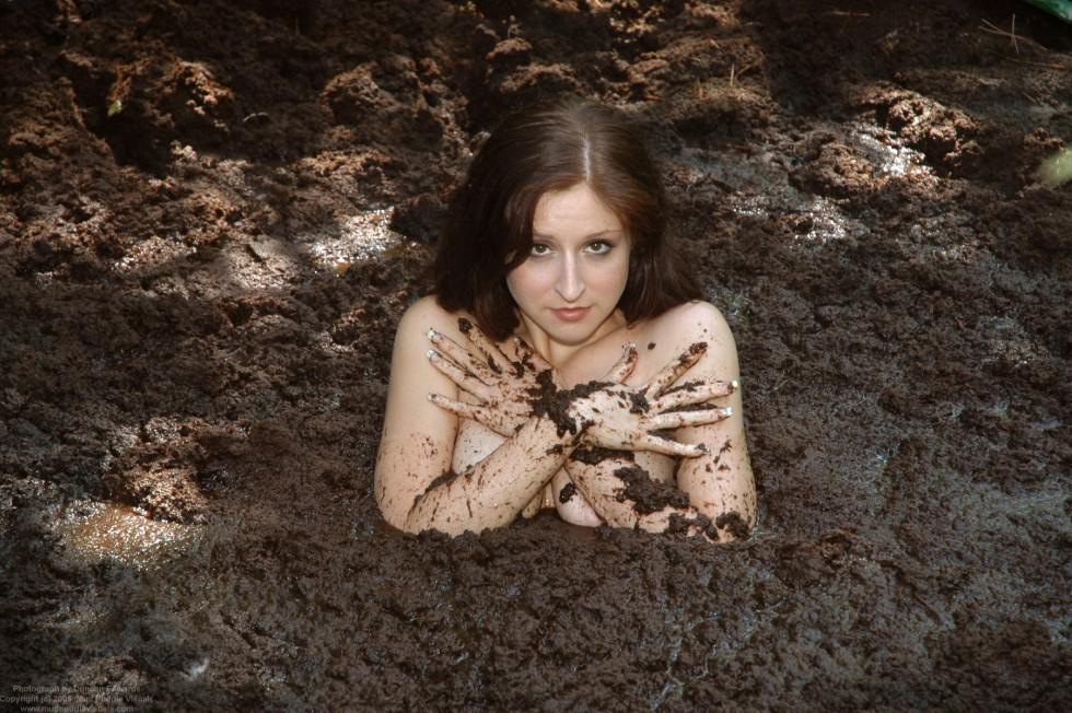 "Very Young Paris Kennedy First Time in Deep Peat Bog!https://t.co/7Tq...
