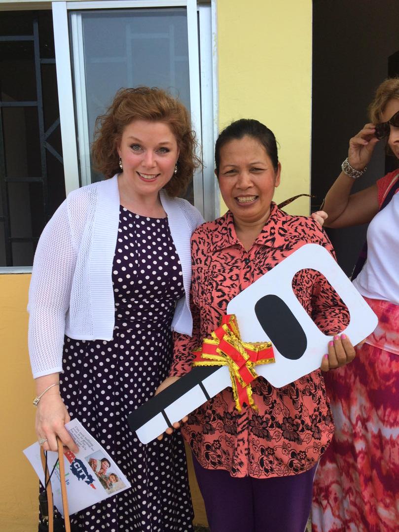 WilliamsSandraK's tweet image. Cambodian mother receiving key to her new home @BuildACity 
#communityforgood