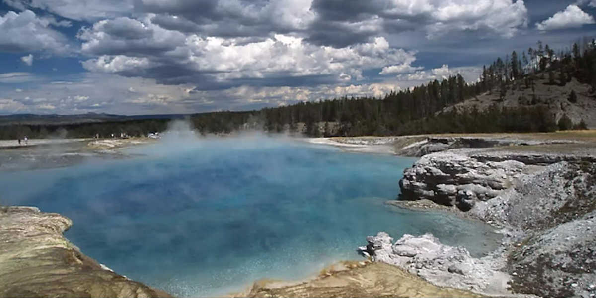insidertechbiz's tweet photo. Scientists have discovered more magma under Yellowstone's supervolcano @BI_Video http://t.co/AypVrtzZKB http://t.co/VjtfLa9Egg