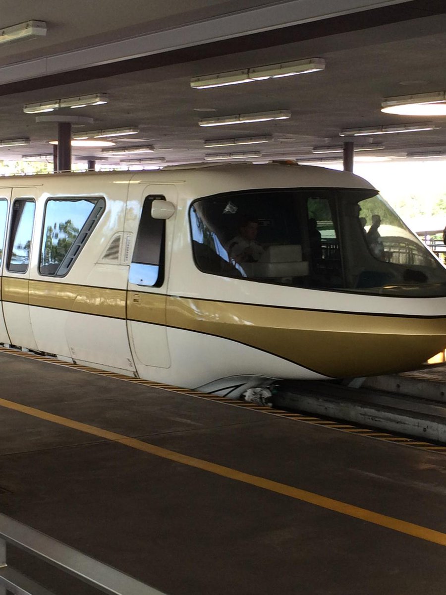 GrumpyMonorail's tweet image. Final monorail ride of this trip 😢 #MonorailMonday